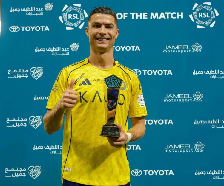 梅开二度！C罗当选利雅得胜利vs纳杰马体育全场最佳球员