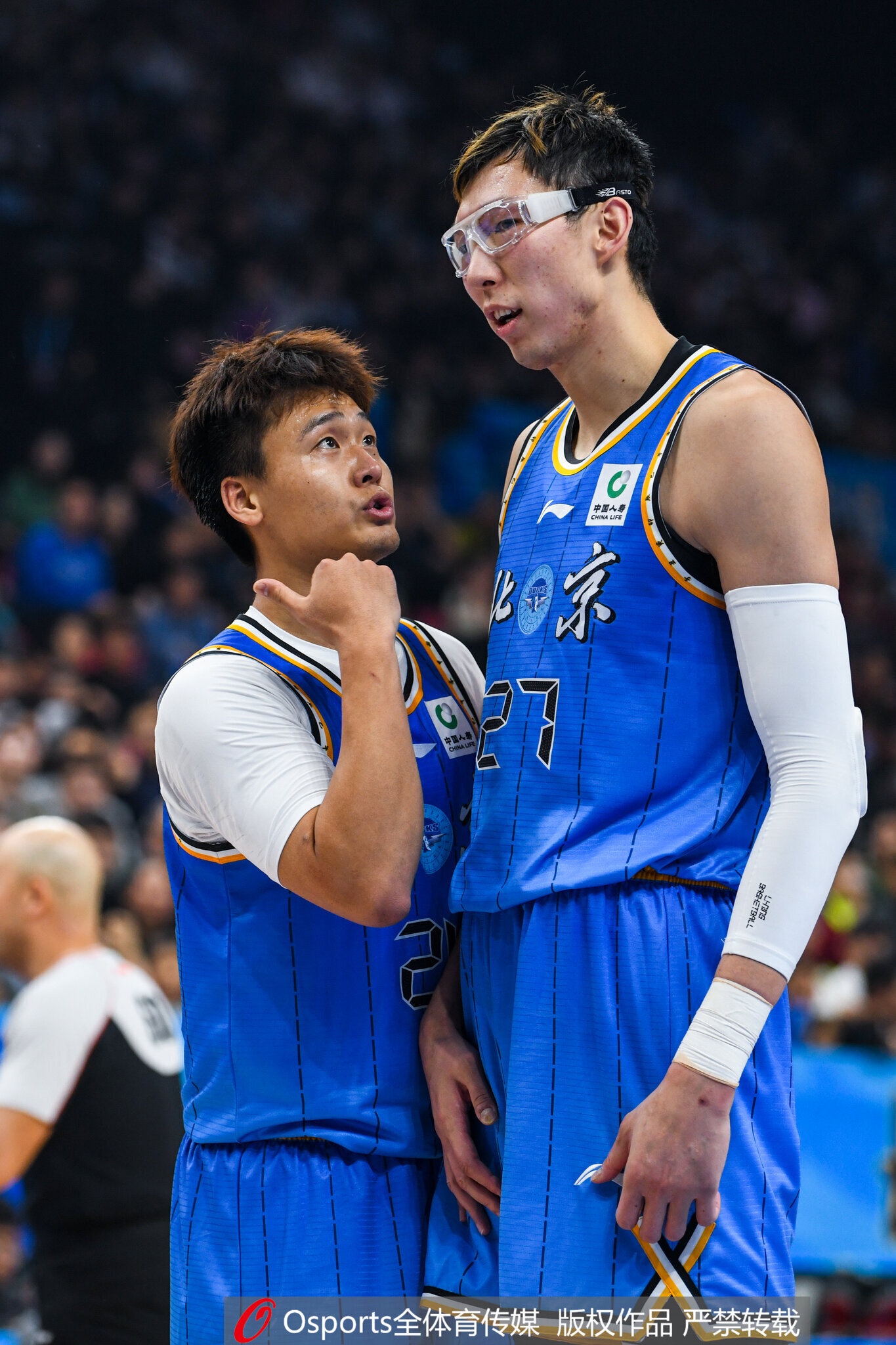 乐鱼体育-媒体人：周琦多次被奎因点名单打 他&amp;赵睿面对老东家打得一言难尽
